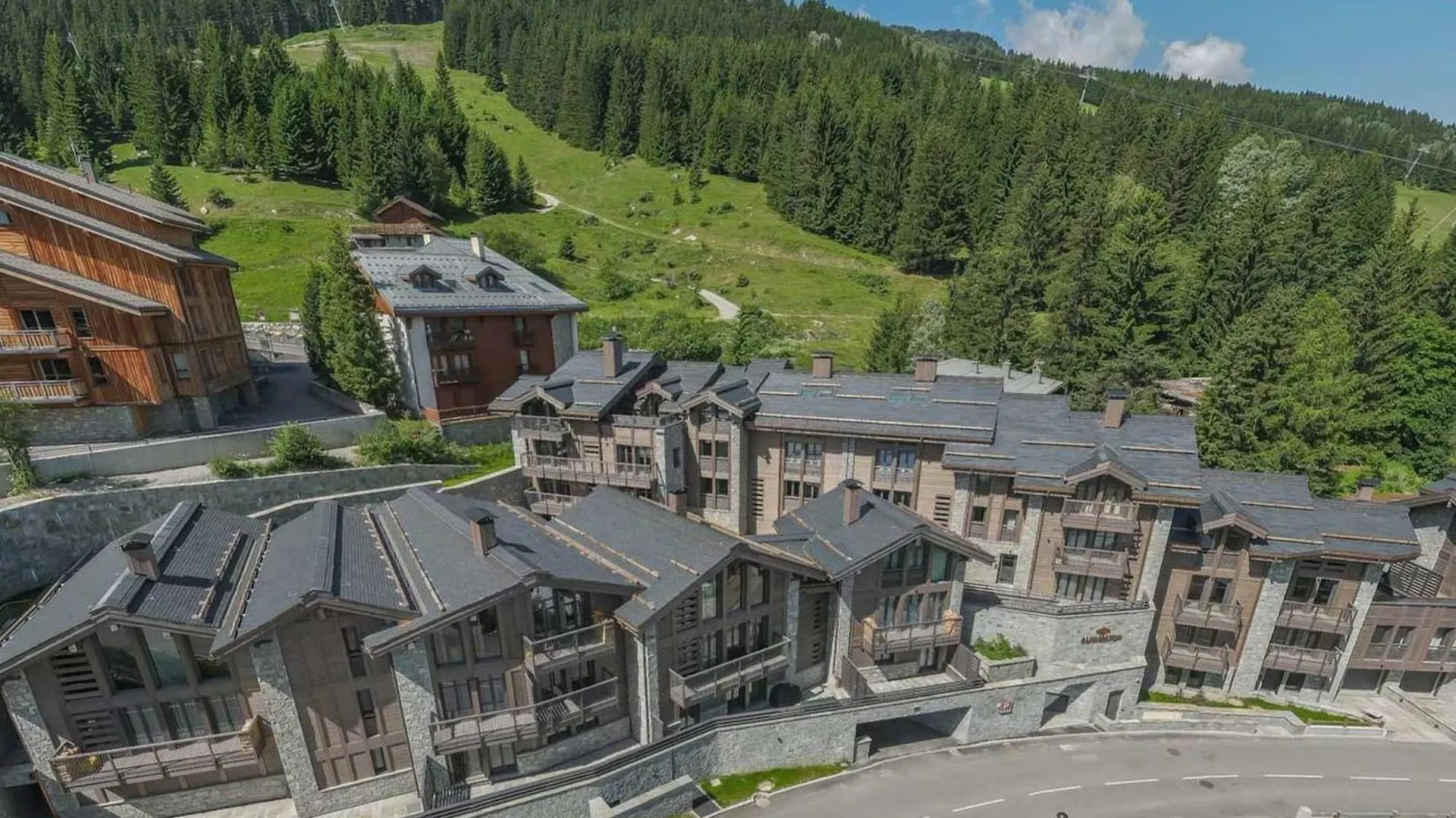 Appartement Familial Neuf A Courchevel Pres Des Commerces Et Pistes - Fr-1-562-65 0*,  Frankrike